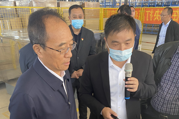 ������ʱ������˾����ʤƽΪ��λ�򵼽�˵�ҹ�˾����Ĥ��Ʒ